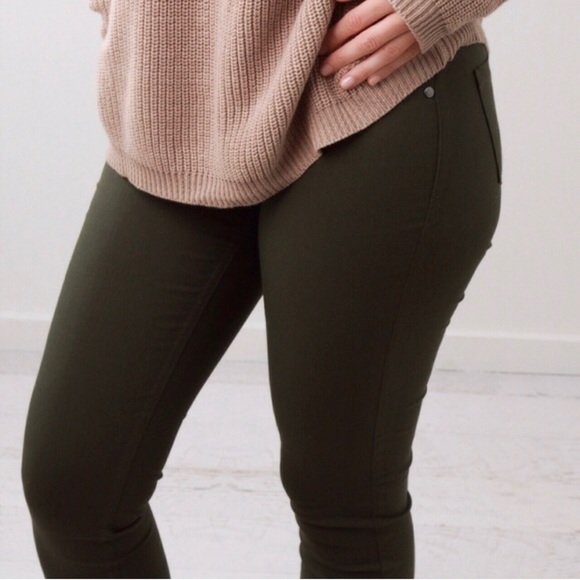 SoldOut11thStreet - Picture 3 of 4